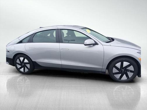 2025 Hyundai IONIQ 6 SE Standard Range