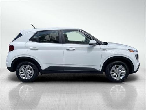 2024 Hyundai VENUE SE