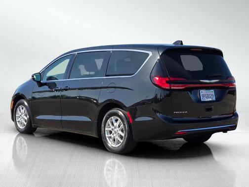 2023 Chrysler Pacifica Touring-L