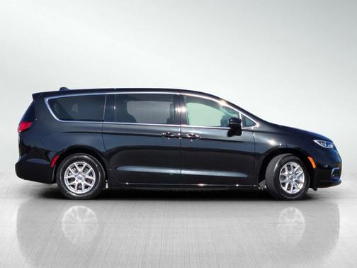 2023 Chrysler Pacifica Touring-L