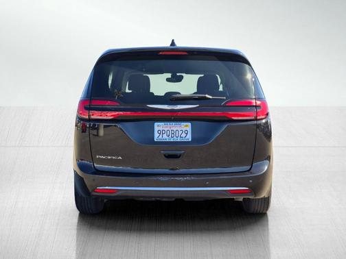 2023 Chrysler Pacifica Touring-L