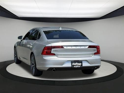 2018 Volvo S90 T5 Momentum
