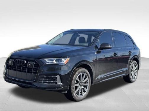 2023 Audi Q7 45 Premium Plus
