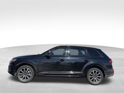 2023 Audi Q7 45 Premium Plus