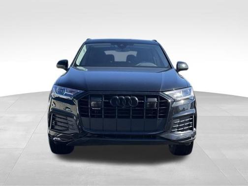 2023 Audi Q7 45 Premium Plus