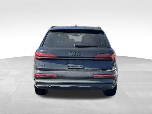 2023 Audi Q7 45 Premium Plus
