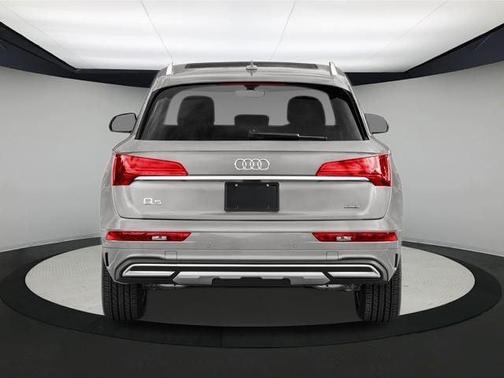 2022 Audi Q5 40 Premium Plus