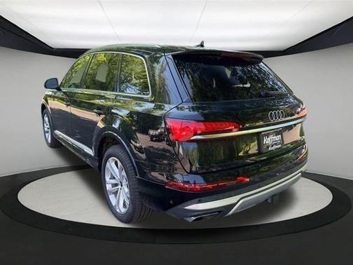 2025 Audi Q7 45 Premium Plus
