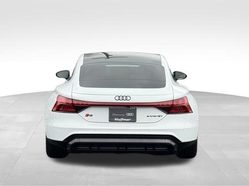 2023 Audi RS e-tron GT Base