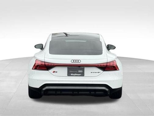 2023 Audi RS e-tron GT Base