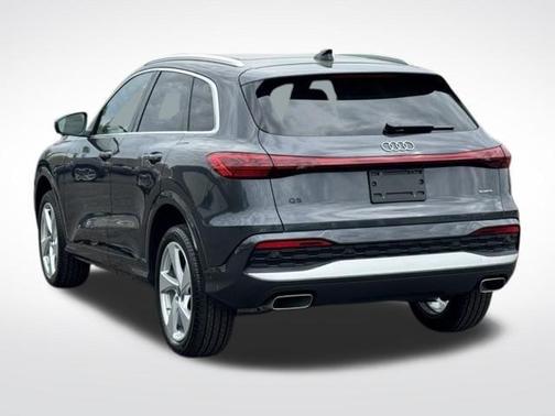 Tambora Gray Metallic 2025 Audi Q5 2.0T quattro Premium