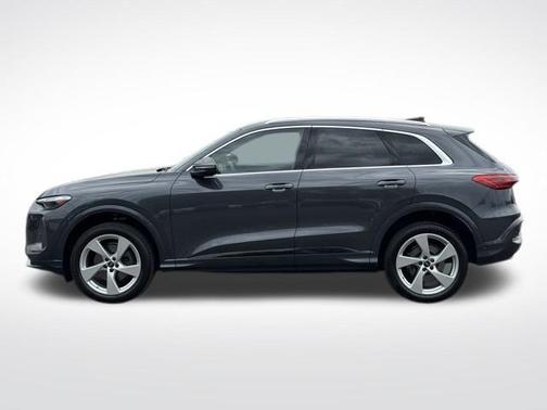 Tambora Gray Metallic 2025 Audi Q5 2.0T quattro Premium
