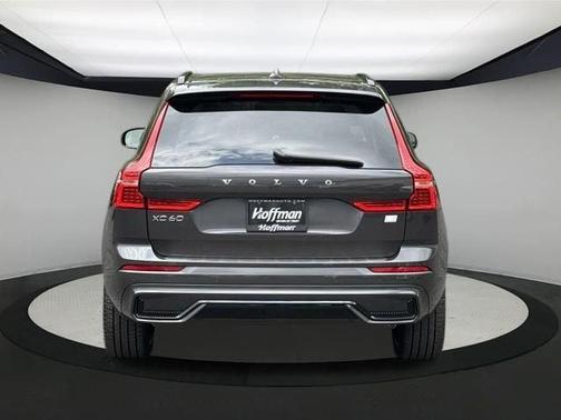 2024 Volvo XC60 Recharge Plug-In Hybrid T8 Ultimate Dark Theme