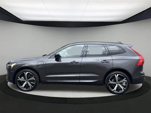 2024 Volvo XC60 Recharge Plug-In Hybrid T8 Ultimate Dark Theme
