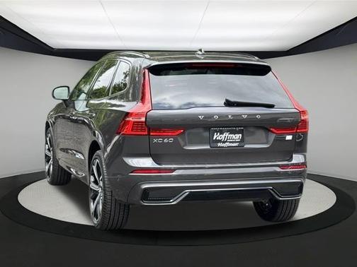 2024 Volvo XC60 Recharge Plug-In Hybrid T8 Ultimate Dark Theme