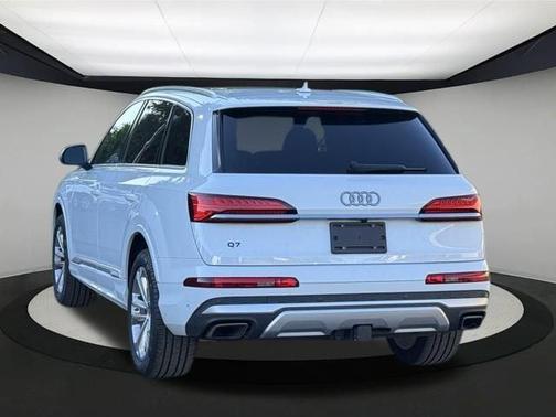 2025 Audi Q7 45 Premium