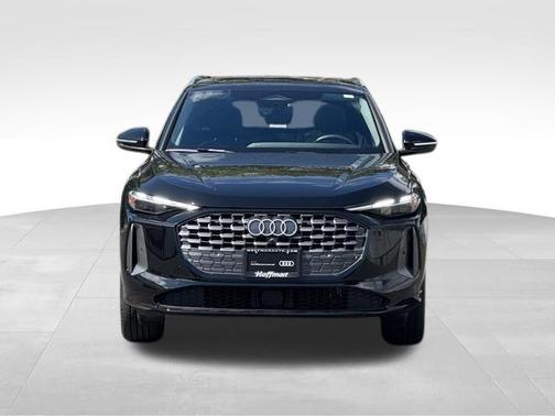 Mythos Black Metallic 2025 Audi Q5 2.0T quattro Premium