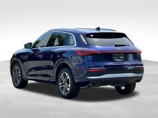 Navarra Blue Metallic 2025 Audi Q5 2.0T quattro Premium