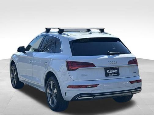 Glacier White Metallic 2023 Audi Q5 40 Premium