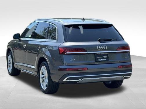 Samurai Gray Metallic 2023 Audi Q7 45 Premium