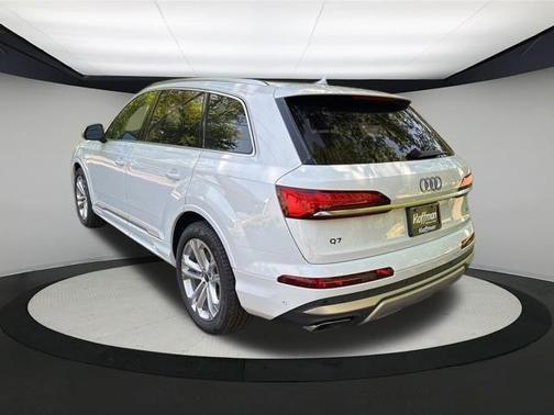 2025 Audi Q7 55 Premium Plus