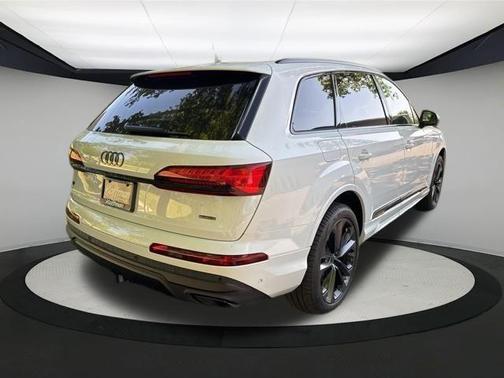 2025 Audi Q7 55 Premium Plus