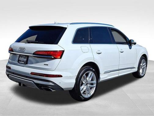 2025 Audi Q7 55 Premium Plus