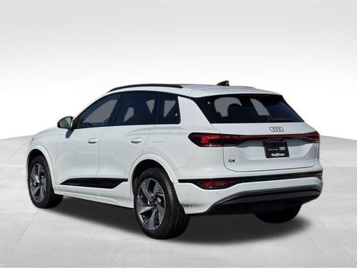 2025 Audi Q6 e-tron Premium