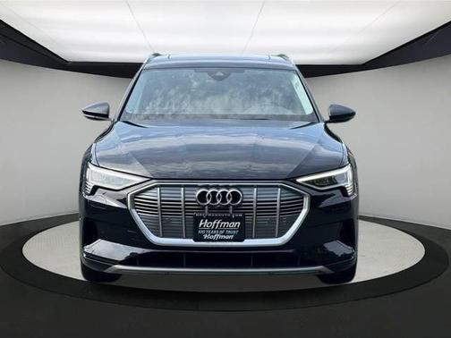 2023 Audi e-tron Premium Plus