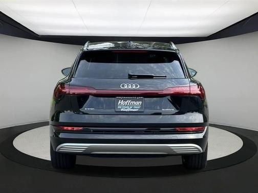 2023 Audi e-tron Premium Plus