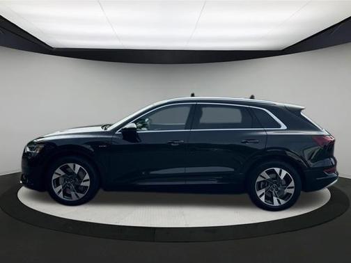 2023 Audi e-tron Premium Plus