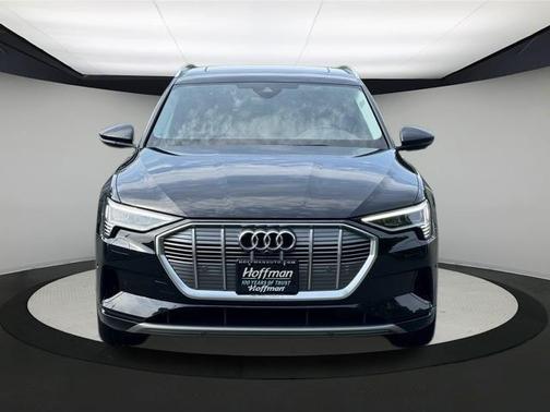 2023 Audi e-tron Premium Plus
