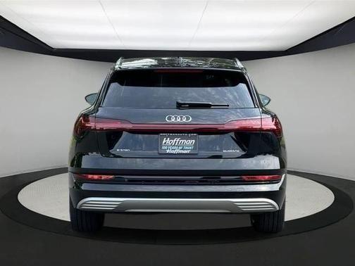 2023 Audi e-tron Premium Plus