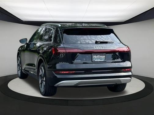 2023 Audi e-tron Premium Plus