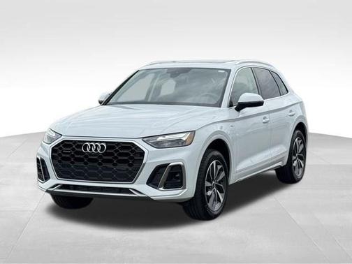 Glacier White Metallic 2025 Audi Q5 45 S line quattro Premium