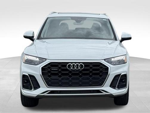 Glacier White Metallic 2025 Audi Q5 45 S line quattro Premium