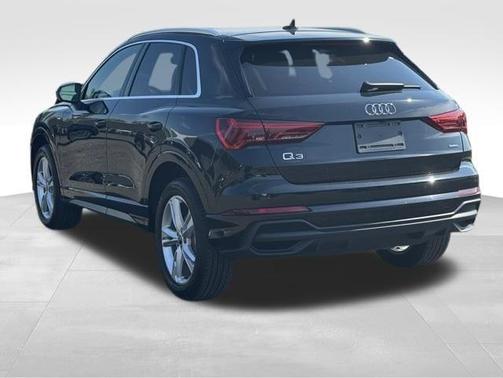Mythos Black Metallic 2023 Audi Q3 45 S line Premium