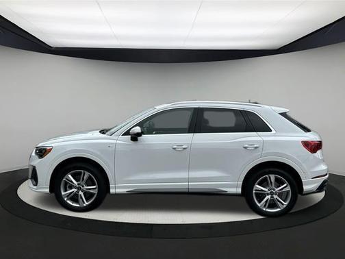 2022 Audi Q3 45 S line Premium