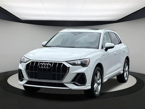 2022 Audi Q3 45 S line Premium