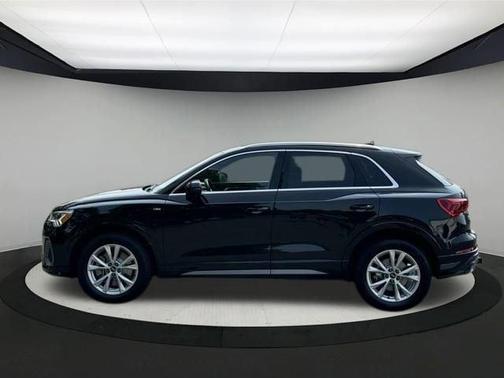 2022 Audi Q3 45 S line Premium