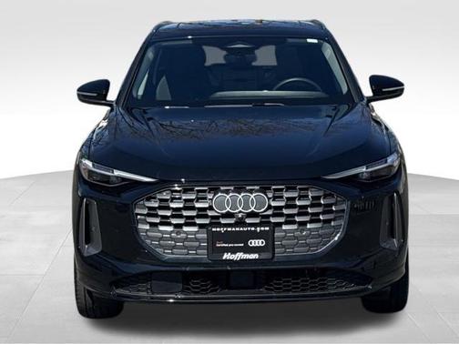 Mythos Black Metallic 2025 Audi Q5 2.0T quattro Premium