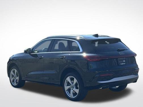 Mythos Black Metallic 2025 Audi Q5 2.0T quattro Premium