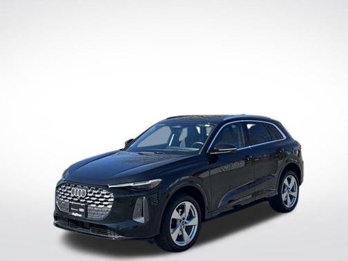 Mythos Black Metallic 2025 Audi Q5 2.0T quattro Premium