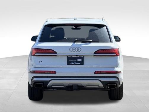 Glacier White Metallic 2025 Audi Q7 55 Premium Plus