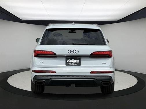 2025 Audi Q7 55 Premium Plus