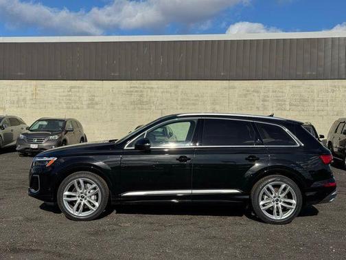 2025 Audi Q7 55 Premium Plus