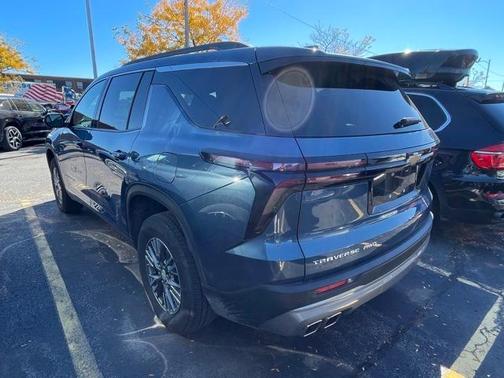2025 Chevrolet Traverse LT