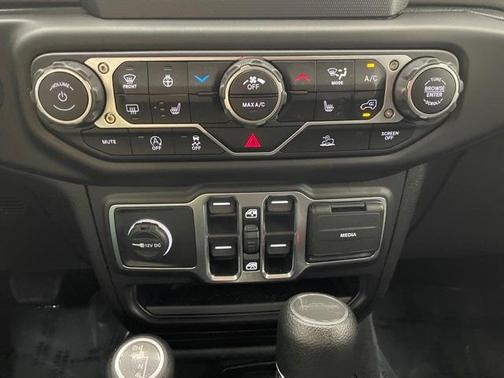 2022 Jeep Gladiator Sport