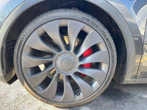 2024 Tesla Model Y Performance