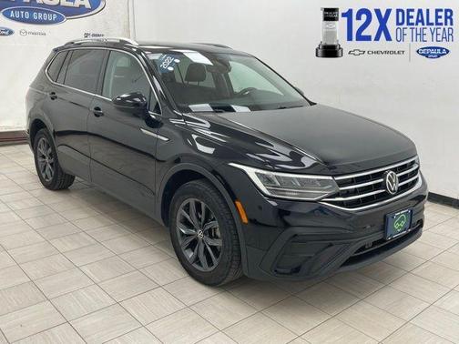 Deep Black Pearl Effect 2022 Volkswagen Tiguan 2.0T SE